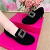 Zapatos de mujer con punta redonda y tacón grueso, nuevo modelo otoño 2026, mocasines versátiles de corte profundo mate, slip-on con pedrería, suela blanda