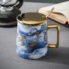 Taza de cerámica pequeña de lujo de estilo europeo con tapa y cuchara para el hogar y la oficina, taza de agua para café de mármol de estilo moderno.