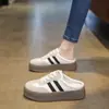 Chinelos de sola grossa para mulheres, calçados para uso externo, novidades Primavera/Verão 2026, sapatos de treino alemães versáteis de bico fechado, chinelos slip-on para mulheres, calçados de verão para uso externo para mulheres