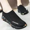 Nuevos calcetines, zapatos para mujer, primavera y verano, zapatos para caminar huecos, zapatos casuales de malla, zapatos de moda para perezosos, zapatillas huecas