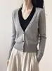 Camiseta de Manga Larga con Cuello Halter Falsa de Dos Piezas para Mujer, Nuevo Diseño de Otoño con Apariencia Única y Hermosa, Top de Punto Muy Atractivo 10192