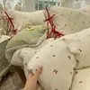 Estilo Coreano Femenino Rosa Cereza Encaje con Cordones Lazo Algodón Puro Juego de Cuatro Piezas Temporada de Regreso a Clases Juego de Tres Piezas para Sábana de Cama de Dormitorio y Funda de Edredón