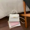 Bolso Rojo Pequeño de Alta Gama para Mujer 2026 Nueva Moda Bolso Cruzado Versátil Bolso de Mano Súper Popular Bolso Cuadrado Pequeño Bolso de Boda