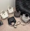 Bolso de hombro versátil de moda transfronterizo con un toque de alta gama, adecuado para ir al trabajo, bolso tipo cubo vintage, bolso de mano acolchado simple casual