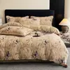 Juego de Cama de Felpa de Leche Engrosada de Invierno de Cuatro Piezas Sábana Completa de Terciopelo Estampado Estilo Pompón de Pelo de Conejo Juego de Tres Piezas Estilo Sábana Ajustable