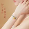 Pulsera Ajustable Hecha a Mano DIY de Hilo Rojo con Cuentas de Flor de Durazno y Lirio del Valle, Lista para Usar