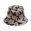 Gorro de otoño e invierno cálido casual versátil letra NY gorro de pescador felpa de imitación de piel de conejo gorro de cubo de invierno para hombres y mujeres moda