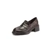 Mocassins populares de sola grossa estilo britânico para mulheres, novos sapatos pretos de outono de 2026 que aumentam a altura com saltos robustos, sapatos pequenos de couro versáteis