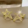 Elegantes pendientes de lujo de alta gama con forma de estrella asimétrica de cinco puntas, pendientes creativos de estrella con circonita brillante