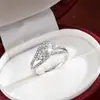 Nuevo estilo coreano lujo ligero alta gama exquisito moda nicho personalidad hueco incrustado circonita anillo de uso diario todo-partido