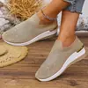 Zapatos casuales deportivos para mujer de comercio exterior europeo y americano, nuevo modelo de verano 2026, tacón de cuña, punta redonda, zapatos slip-on para mujer con pedrería
