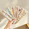 Lindas pegatinas de flequillo de dibujos animados para otoño e invierno, diademas de punto florales versátiles de estilo coreano con cierres de velcro, que exudan un ambiente sofisticado y elegante