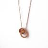 Collar europeo y americano de oro rosa de 18 quilates con circonita y números romanos de acero de titanio para mujer, collar de doble anillo cruzado de acero inoxidable al por mayor