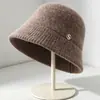 Sombrero tipo cubo simple y versátil de estilo japonés, elegante y con clase, logo redondo, sombrero de punto cálido para otoño e invierno para mujer
