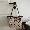 Bolsa Grande Capacidade Transfronteiriça Feminina Outono 2026 Nova Versátil Moda Ombro Único Tendência Trabalho Retro Casual Bolsa Tote