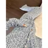 Pijama Azul Bebê Doce e Puro com Estampa de Leopardo para Mulheres, Primavera e Outono, Tamanho Grande, Conjunto Confortável de Manga Longa e Calça Longa para Casa