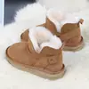 Botas de nieve forradas de pelo para mujer, nuevo estilo invierno 2026, con forro adicional de felpa y pelo engrosado, diseño de caña corta, suela plana, antideslizantes y cálidos zapatos de algodón