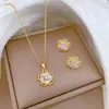 [Aço titânio] Colar de Flores Ocas Brincos terno Luz Luxo Micro-incrustado Personalidade Elegante Banquete Brincos Combinação de Colar
