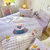 Juego de sábanas de cuatro piezas con forro polar y grosor extra, hecho de terciopelo de leche suave y cómodo, adecuado para dormitorios universitarios y habitaciones, un juego de ropa de cama de invierno de tres piezas