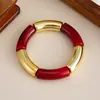 Pulsera elástica de resina curvada teñida de rojo de Angola, pulsera de moda retro de alta gama, joyería transfronteriza europea y americana para mujer