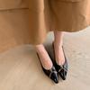Zapatos de Mujer de Capa Única con Hebilla Metálica de Punta Plana de Charol Negro Yang Shulin, Nuevos de Primavera y Verano Europeos y Americanos, Huecos, Boca Baja
