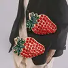 Moda europea y americana transfronteriza nueva, elegantes, personalizados, creativos, serie de frutas, aleación, fresa, aretes de diamantes completos, combinan con todo