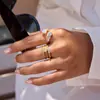 Anillo Redondo de Acero Inoxidable y Oro de 18K con Circonita Blanca Estilo Silencioso y Clásico Joyería Artesanal de Gama Alta Nicho Joyería Transfronteriza