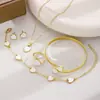 Conjunto de joyería de trébol de cinco hojas más vendido transfronterizo para mujer: un sencillo juego de collar, pulsera y pendientes de flor de la suerte en oro de goteo, una colección versátil de 5 piezas