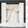 Suprimentos para Decoração de Quarto Nupcial de Casamento Estilo Romântico Simples Cortinas de Tecido Branco Decorações com Flores Artificiais para Fundo de Casamento ao Ar Livre Roupão de Manhã