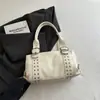Bolso de mano con remaches estilo coreano, bolso de hombro, bolso de axila para mujer, de alta gama, gran capacidad, versátil para ir al trabajo, bolso de motociclista de moda
