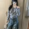 Cardigã de malha cinza com bolinhas estilo coreano, de manga comprida para mulheres, novo design de outono, único e modelador, com decote oblíquo e estilo ombro a ombro
