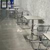 Envío Gratis Mesa y Sillas para Cafetería de Leche de Lujo Ligero Combinación Mesa Redonda Pequeña de Acero Inoxidable Mesa para Té de la Tarde Ocio en Campus Silla Plegable