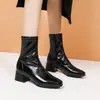 Botas femininas Martin versáteis de sola macia de borracha, leves e de salto médio para outono e inverno, botas curtas femininas de couro de tamanho grande com bico quadrado e design slip-on