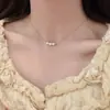 Collar de perlas de agua dulce de acero de titanio cadena de clavícula de perla morada simple moda cadena de clavícula de tres perlas moradas rosadas collar de celebridad de internet con temperamento para mujer