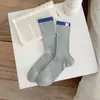 Meias Femininas Mekki Estilo Japonês Agulha Dupla Tecido Color-Blocking Etiqueta Têxtil Meias de Cano Médio Meias Finas de Verão Femininas Coreanas Versáteis Meias Largas