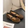 Zapatos Mary Jane estilo retro Gu Yun para mujer, nuevo modelo otoño 2026, zapatos de una sola tira con estampado de leopardo y tacón grueso para mujer