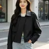 Gabardina corta estilo coreano para mujer, nueva moda otoño 2026, cuello de cuero con bloques de color, doble botonadura, talla petite, moderno