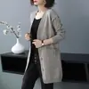 Cardigan de Tricô Estilo Coreano Dongdaemun Tamanho Grande Estilo Preguiçoso Cor Sólida Suéter Feminino Comprimento Médio Gola V Primavera e Outono Jaqueta Versátil