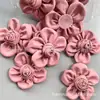 9cm Elegante Exquisito Cuero Sintético PU Cuero Combinación de Flores Bolso de Flor Accesorios Flor para Zapato Decorativa Flor diy Accesorios de Joyería para el Cabello Venta al por Mayor
