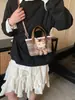 Bolso Bandolera Versátil para Niñas, Bolso Cubo de Felpa a Cuadros Nuevo Otoño e Invierno 2026 para Niños, Bolso Rojo de Año Nuevo para Niña Pequeña