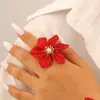 Conjunto de Pendientes, Pulsera y Collar de Flores Rojas de Moda y Exagerados con una Cadena de Perlas Única y Elegante y Anillo de Flor para Mujer