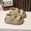 Sandálias macias de sola flexível para bebês de 1 a 3 anos, sapatos de verão para crianças pequenas, meninos e meninas, antiderrapantes, respiráveis, sandálias fechadas anti-chute