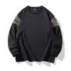 Moletom casual masculino bicolor para primavera e outono, camiseta base de gola redonda de modelagem solta com design moderno e camiseta de manga longa patchwork para homens