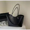 Bolsa de Grande Capacidade Feminina Retro Versátil 2025 Nova Casual Textura Popular Deste Ano Bolsa de Ombro Bolsa Tote para o Dia a Dia
