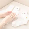 Calcetines gruesos, cálidos, de lana australiana para otoño e invierno, con diseños de dibujos animados, de longitud media hasta la pantorrilla, material afelpado, en color blanco lechoso, adecuados para mujeres, y se pueden usar como calcetines para dormir