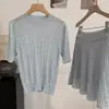 Top de Tricô Feminino Azul Vazado de Manga Curta para o Verão, Novo Modelo 2026, Top Curto Único e Deslumbrantemente Bonito