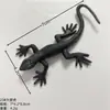 Uma variedade de acessórios de brinquedos de pegadinha de Halloween animais de simulação insetos aranha escorpião centopeia e outros brinquedos de pegadinha DIY