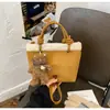 Outono Inverno Popular Bolsa de Balde Portátil de Lã de Cordeiro Feminina 2026 Nova Versátil Tendência Bolsa de Ombro para o Trabalho Crossbody