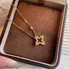 Colar Pingente Exquisito com Zircônia Cravejada de Diamantes Estilo Antigo Intermediário Feminino Nicho Alto Padrão Luxo Leve Elegante Versátil Novos Acessórios de Moda