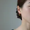 Aretes de textura hueca de puntos y líneas, diseño de nicho, lujo ligero, sensación de alta gama, accesorio elegante y con estilo para mujer, adecuado para regalar